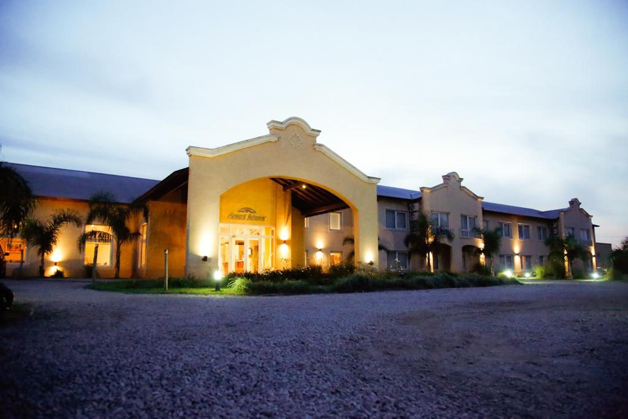 Hotel Howard Johnson Trenque Lauquen Eksteriør bilde
