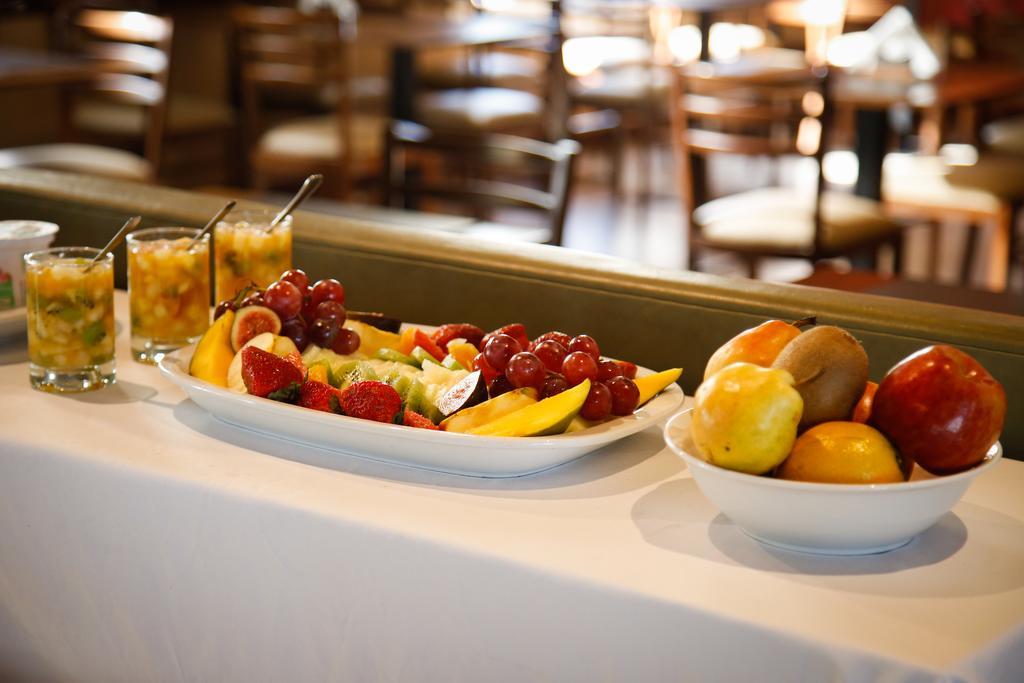 Hotel Howard Johnson Trenque Lauquen Eksteriør bilde